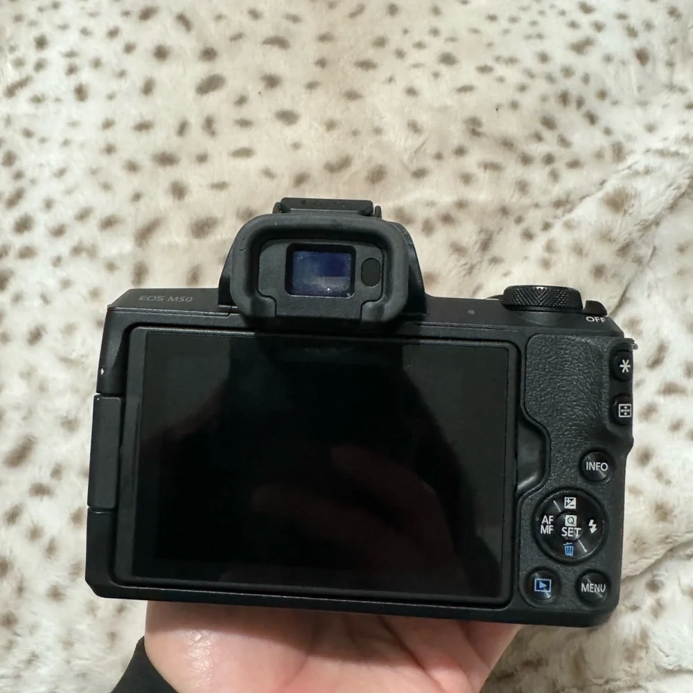 Canon EOS M50